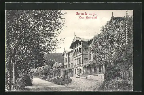 AK Gernrode a. Harz, Hotel Haus Hagental umgeben von Bäumen