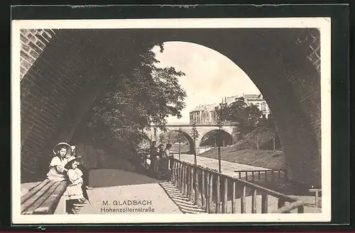 AK M.-Gladbach, Hohenzollernstrasse mit Brücke und Kindern