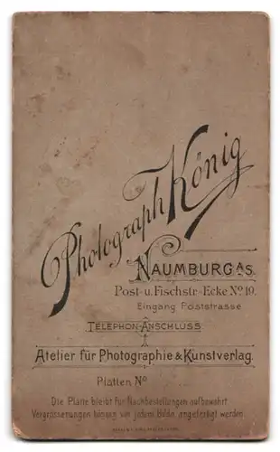 Fotografie Carl König, Naumburg a. S., Poststrasse Ecke Fischstrasse, Mutter nebst Tochter mit Blumenkorb
