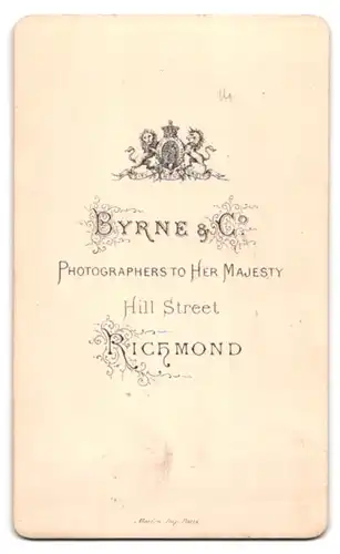 Fotografie Byrne & Co., Richmond, Hill Street, Portrait Herr mit Halbglatze im Anzug