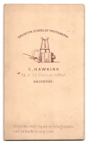 Fotografie C. Hawkins, Brighton, 32 Preston Street, Lady im Biedermeierkleid mit Haube