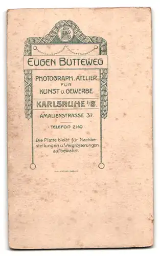 Fotografie Eugen Butteweg, Karlsruhe, Amalienstr. 37, Hausfrau mit Halskette & Kruzifix