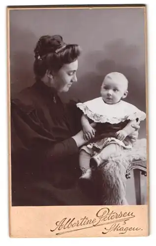 Fotografie Albertine Petersen, Skagen, Mutter & niedliches Baby