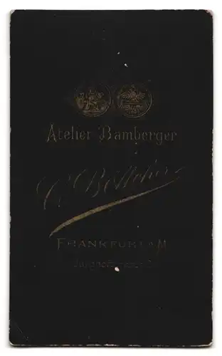 Fotografie Atelier Bamberger C. Böttcher, Frankfurt / Main, Junghofstr. 24, hübsche junge Dame trägt modische Bluse