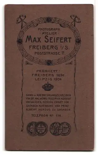 Fotografie Max Seifert, Freiberg i. S., Poststr. 11, Mädchen & niedlicher Knabe im Foto-Atelier