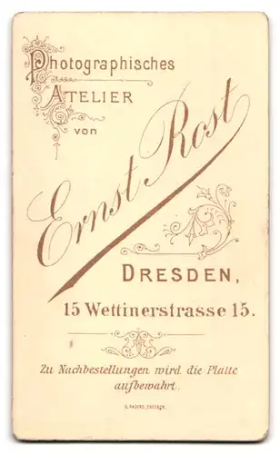 Fotografie Ernst Rost, Dresden, Wettinerstr. 15, Portrait Hausfrau im Festtagskleid beim Fotograf