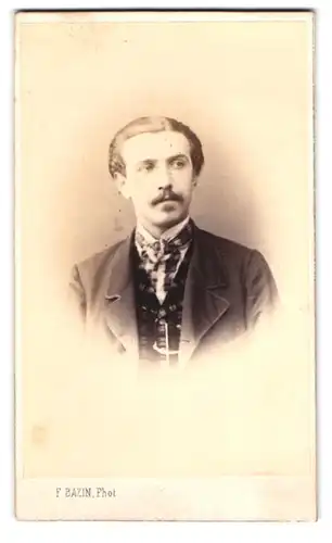 Fotografie F. Bazin, Paris, Rue des Filles St. Thomas 7, Portrait Herr in karierter Weste mit Moustache