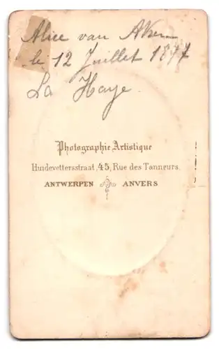 Fotografie Photographie Artistique, Anvers, Rue des Tanneurs 45, Portrait Herr im Anzug mit Vollbart