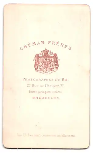 Fotografie Ghemar Freres, Bruxelles, Rue de l`Ecuyer 27, Portrait dicker Mann im Anzug mit Backenbart