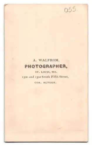 Fotografie A. Walfrom, St. Louis, Mo., Portrait modisch gekleideter Herr mit Bart