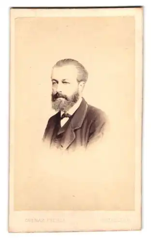 Fotografie Ghemar Freres, Bruxelles, Rue de l`Ecuyer 27, Portrait Herr im Anzug mit Vollbart