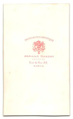 Fotografie Armand Dandoy, Namur, Rue de Fer 82, bürgerlicher Herr im Anzug