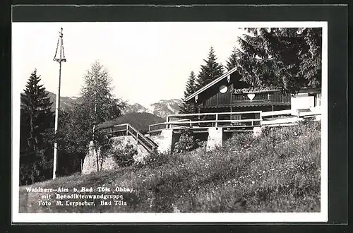AK Bad Tölz /Obbay., Gasthof Waldherralm mit Benediktenwandgruppe