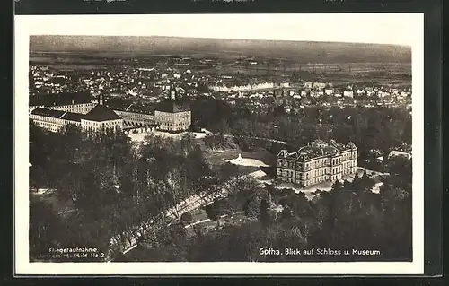 AK Gotha, Blick auf Schloss und Museum vom Flugzeug aus