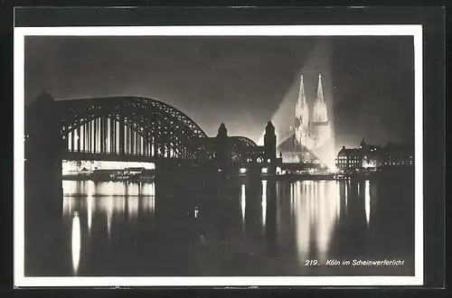 AK Köln, nächtlicher Rhein mit Dom im Scheinwerferlicht