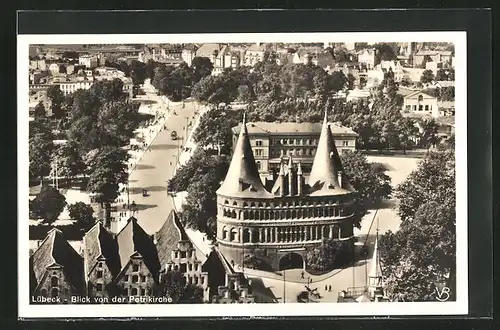 AK Lübeck, Blick von der Petrikirche, Holstentor