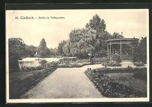 AK Mönchengladbach, Partie im Volksgarten mit schirmtragender Frau