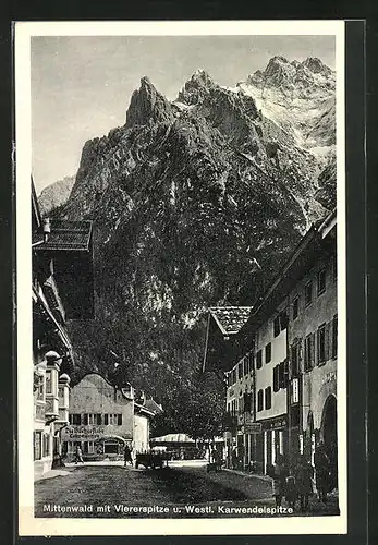 AK Mittenwald, Strassenblick mit Viererspitze und Karwendelspitze