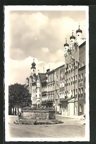 AK Burghausen a. d. Salzach, Teilansicht mit Brunnen