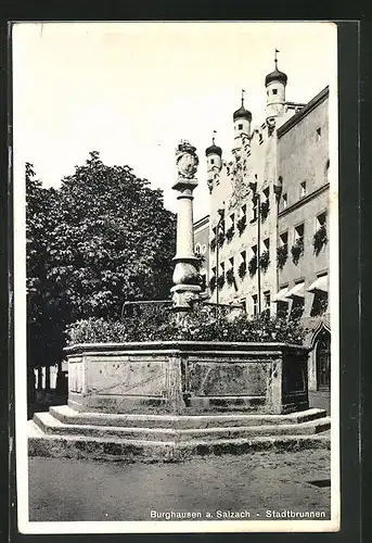 AK Burghausen a. Salzach, Partie am Stadtbrunnen