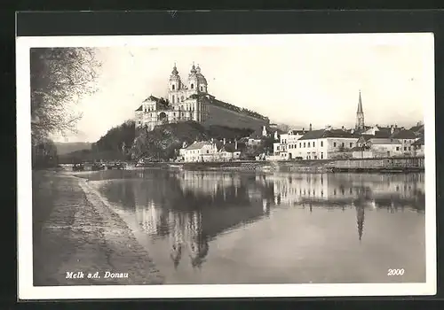 AK Melk a. d. D., Blick über die Donau auf das Schloss