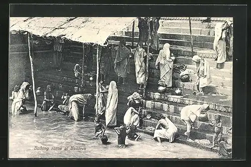 AK Indien, Bathing Scene at Benares, Menschen beim Baden