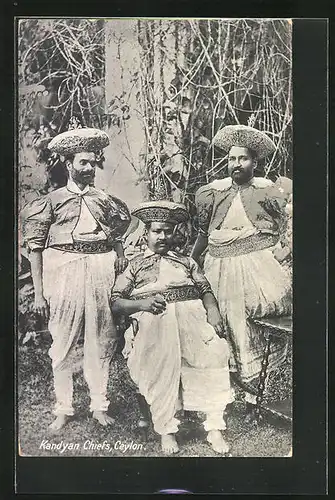 AK Sri Lanka, Kandyan Chiefs Ceylon, drei Herren in Tracht