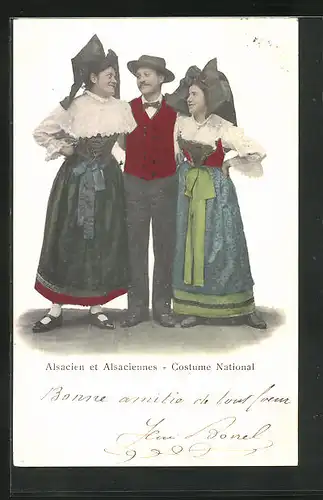 AK Elsass - Lothringen, Mann mit zwei Frauen in Trachtenkleidern