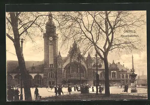 AK Crefeld, Passanten und Litfasssäule am Hauptbahnhof