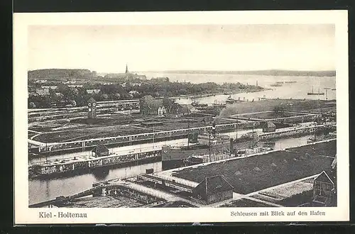 AK Kiel-Holtenau, Schleusen mit Blick auf den Hafen