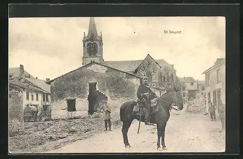 AK St. Souplet, Deutscher Kavallerist vor zerstörtem Haus
