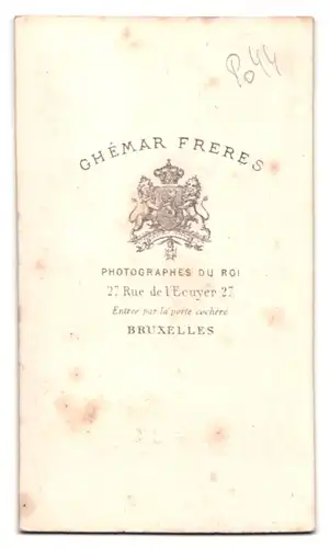 Fotografie Ghemar Fréres, Bruxelles, 27. Rue de L`Ecuyer, freundlich wirkender Herr mit Oberlippenbart