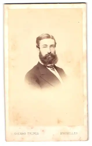 Fotografie Ghémar Frères, Bruxelles, 27, Rue de l`Ecuyer, 27, Portrait eleganter Herr mit Backenbart