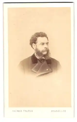 Fotografie Ghémar Frères, Bruxelles, Portrait bürgerlicher Herr mit Brille und Backenbart