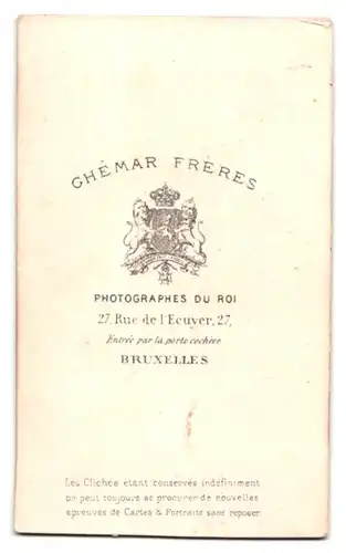 Fotografie Ghémar Fréres, Bruxelles, 27 Rue de l`Ecuyer, Herr mit Vollbart und skeptischem Blick