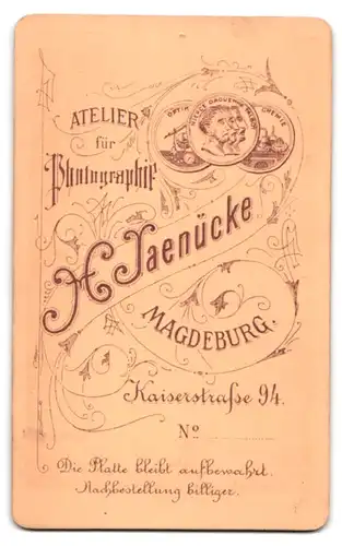 Fotografie H. Jaenücke, Magdeburg, Kaiserstr. 94, Kleinkind mit Reitgerte im Sessel sitzend