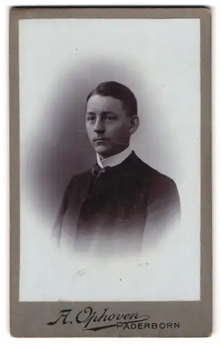 Fotografie A. Ophoven, Paderborn, Bahnhofstr. 18, Portrait Anton Spanchen im Anzug mit Fliege