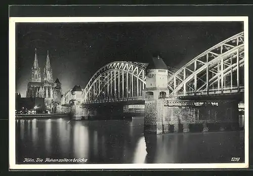 AK Köln, Die Hohenzollernbrücke bei Nacht