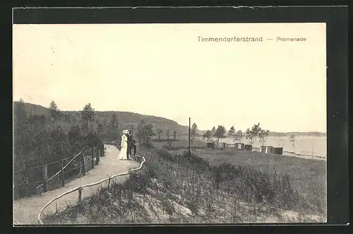 AK Timmendorferstrand, Promenade mit einem Paar