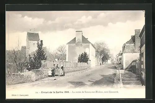 AK Sceaux-sur-Huisne, Circuit de la Sarthe 1906, La sortie vers Connerré