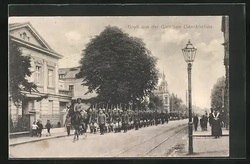 AK Odenkirchen, Soldaten marschieren durch die Strassen, Garnison Odenkirchen