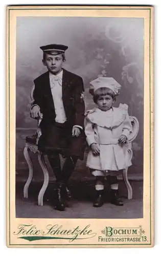 Fotografie Felix Schaetzke, Bochum, Friedrichstr. 13, Portrait Bruder im Matrosenanzug und Schwester im Kleid