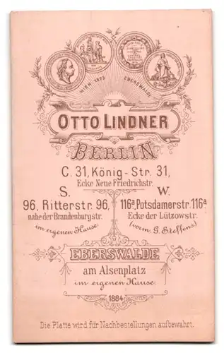 Fotografie Otto Lindner, Berlin, König-Str. 31, Portrait Dame im taillierten Kleid mit Locken