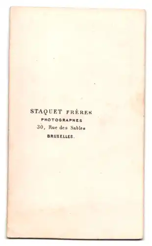 Fotografie Staquet Freres, Bruxelles, 30 Rue des Sables, älterer Herr mit voluminösem Backenbart