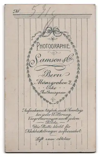 Fotografie Samson & Co, Bern, Münzgraben 2, Junge Frau mit Dutt in Faltenkleid mit Rüschenkragen