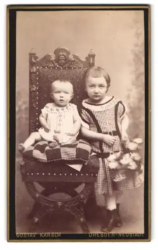 Fotografie Gustav Karsch, Dresden-Neustadt, Grosse Meissnerstr. 7, Mädchen im Kleid nebst Baby