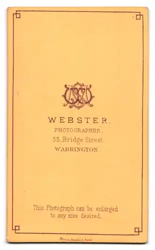 Fotografie Atelier Webster, Warrington, 33 Bridge Street, Mädchen kratzt sich am Kopf