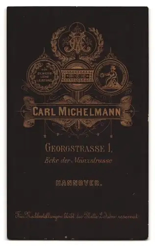 Fotografie Carl Michelmann, Hannover, Georgstrasse 1, junge Dame mit verschränkten Armen