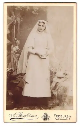 Fotografie A. Steinhäuser, Freiburg i.B., Karthäuserstr. 4, junge Hochzeitsbraut im weissen Kleid mit Schleier