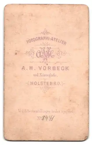 Fotografie A.H. Vorbeck, Holstebro, Portrait Knabe im Anzug beim Fotograf